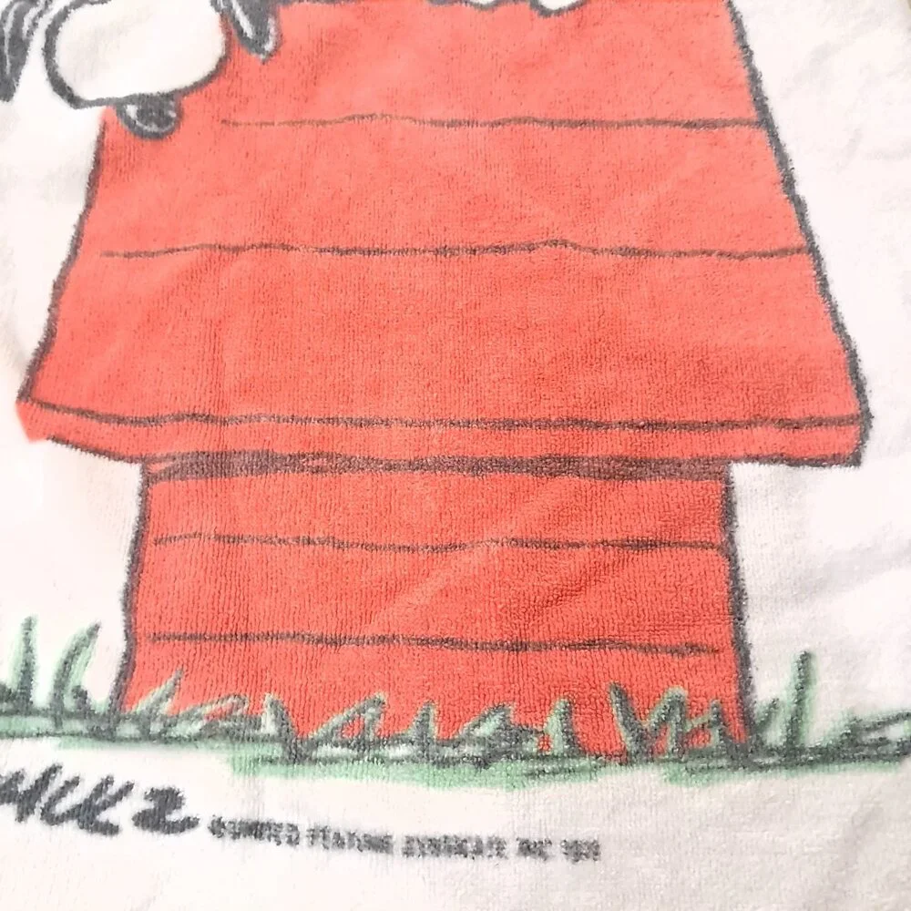 Vintage‎ Snoopy Peanuts hand towel fringe on dog house Mornings Tastemakers 1971
